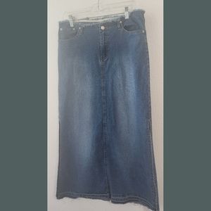 AC-3998 Denim Frayed Maxi Skirt Sz 9 Junior